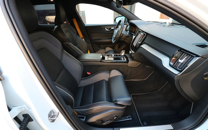 Volvo V60 cena 116500 przebieg: 182400, rok produkcji 2019 z Zelów małe 781
